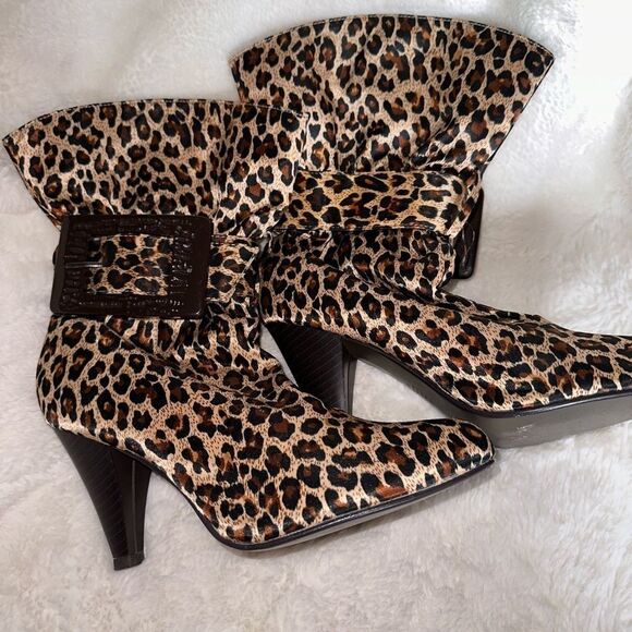 Bijou vintage leopard print/big buckle neoprene high heels booties EUC  sz 9.5 - Picture 3 of 8